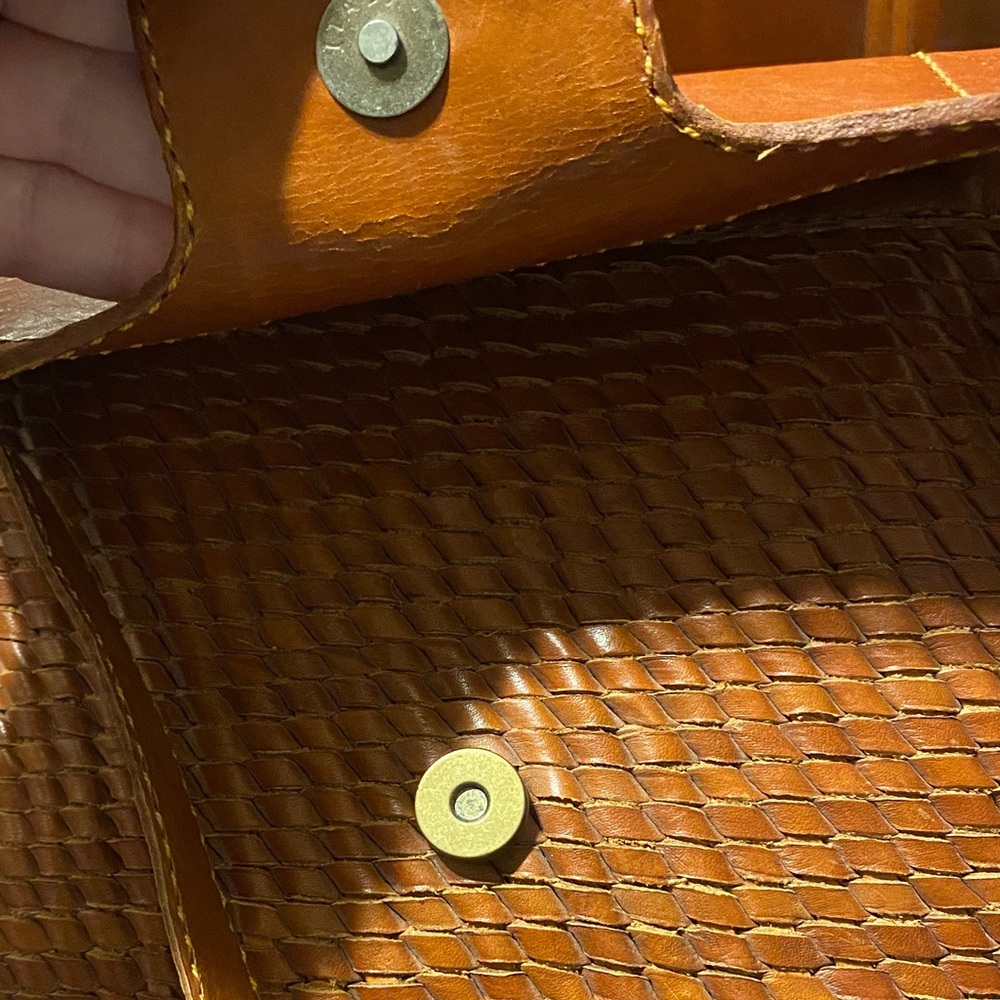 Elegant Brown Woven basket style Leather Shoulder Bag - Picture 6 of 15